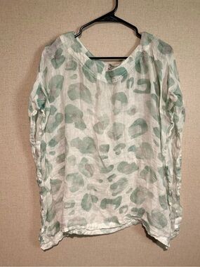 iLinen OSFM Light Green Animal Print Linen Blend Sheer Blouse